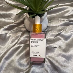 🌹TRULY Unicorn Fruit Smoothing Face Serum - Pink & Gold Accents